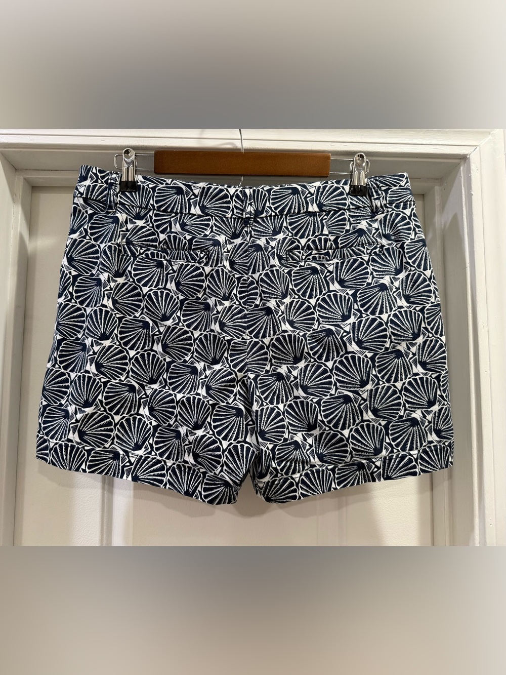 crown & ivy Navy and White Shell 🐚 -Print Shorts Size 10